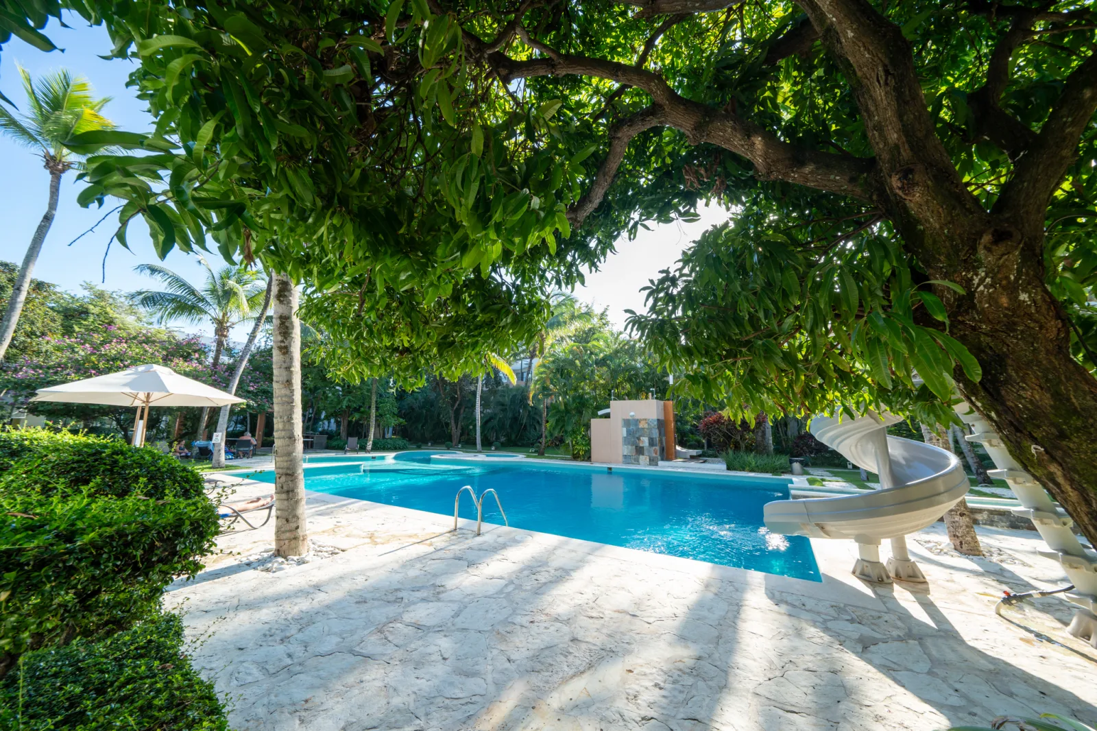 Tropical Pool-View Residence at Infiniti Blu